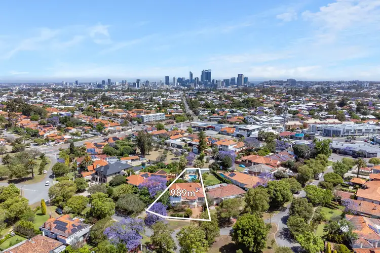 7 Dumbarton Cresent, Menora WA 6050