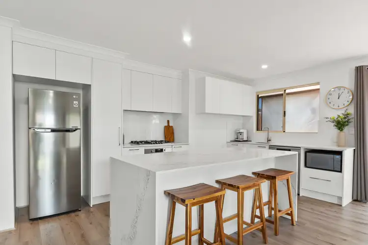 4 Terelinck Crescent