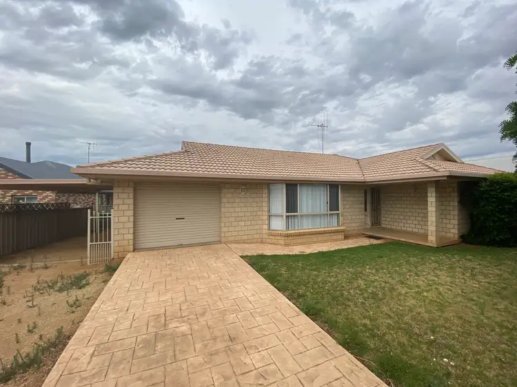 10 Noonan, Parkes NSW 2870