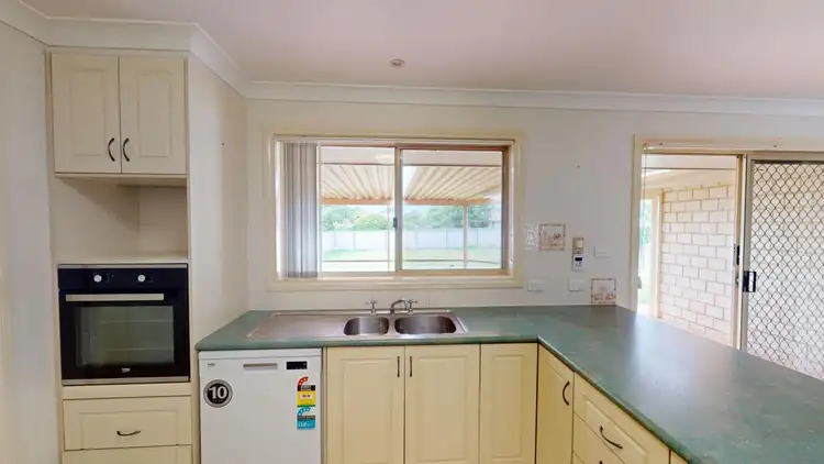 Fifth view of Homely house listing, 10 Noonan, Parkes NSW 2870