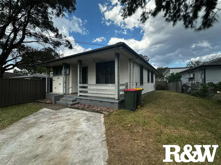 3 Tonga Place, Lethbridge Park NSW 2770