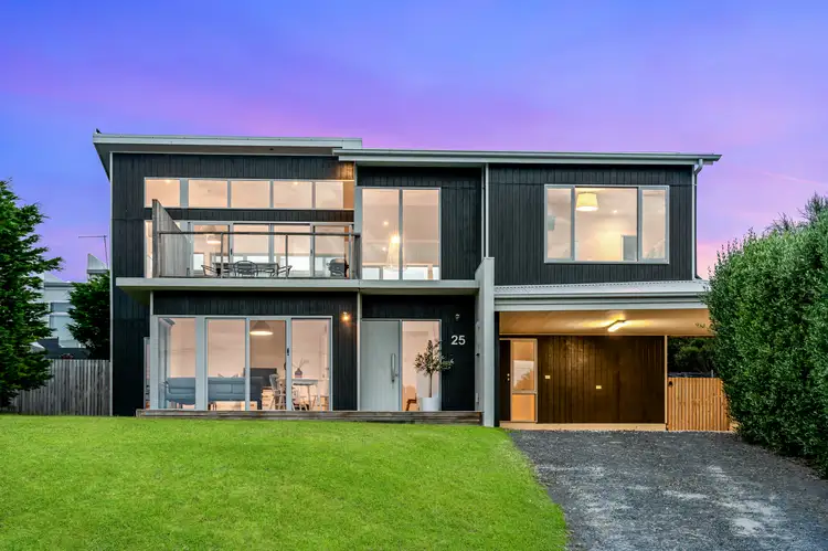 25 Reardon Street, Port Fairy VIC 3284