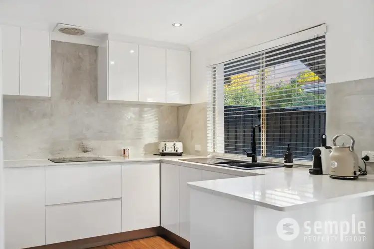 10 Gumina Place, Lake Coogee WA 6166
