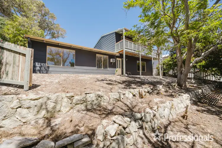 8 Theydon Grove, Two Rocks WA 6037