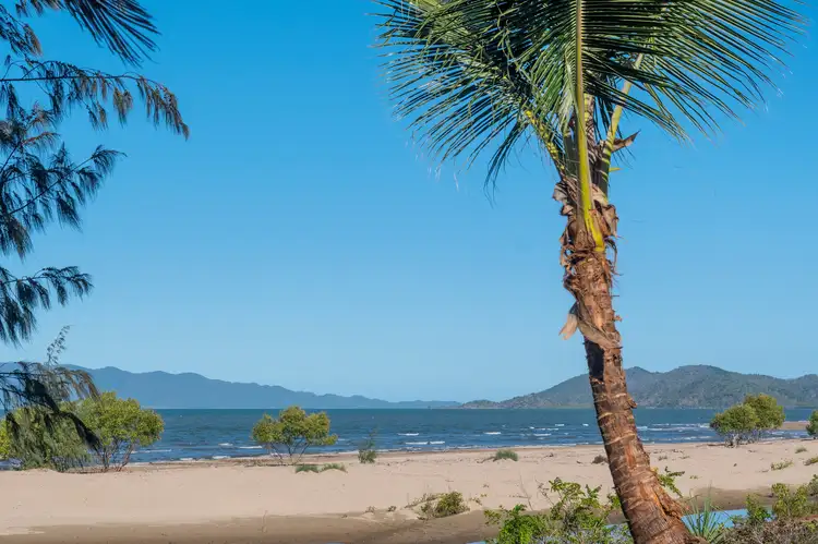 29 Batley Parade, Beach Holm QLD 4818