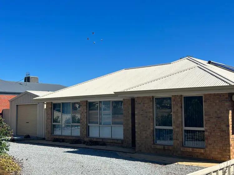 15 Johnston Court