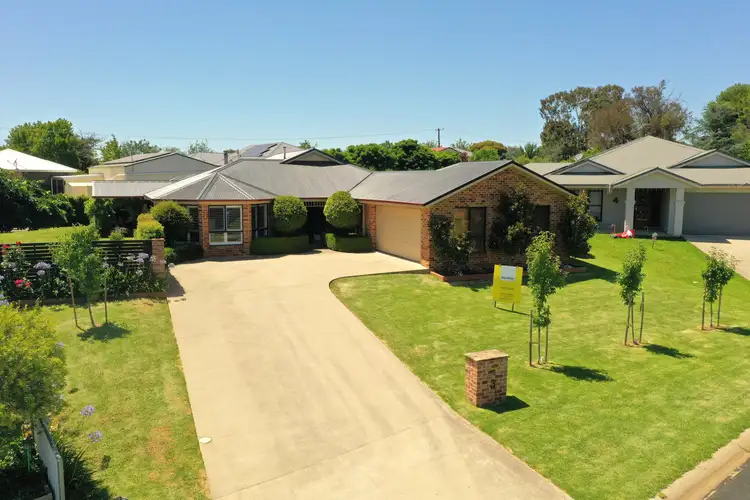 3 Gold Court, Young NSW 2594