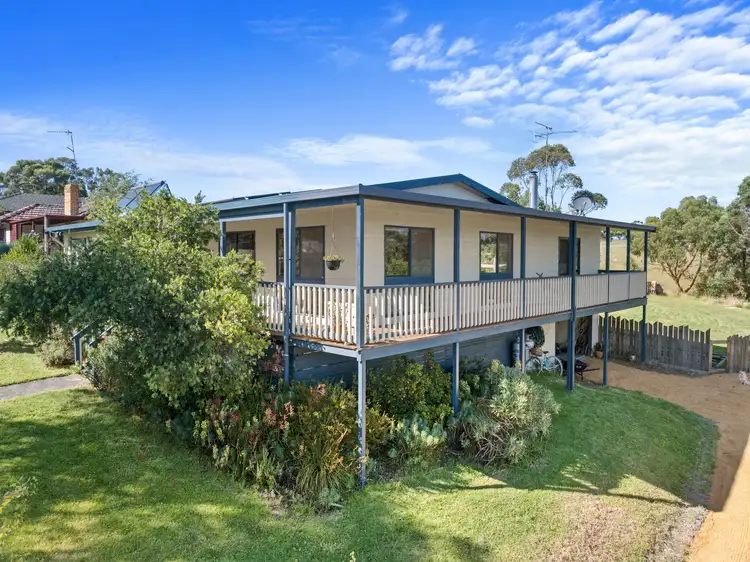 8 Old Waratah Rd, Fish Creek VIC 3959
