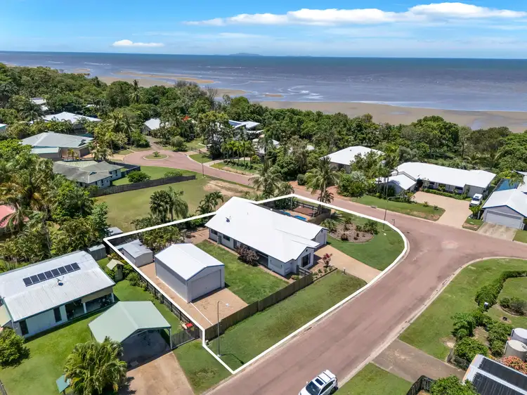3 Lasindra Court, Bushland Beach QLD 4818