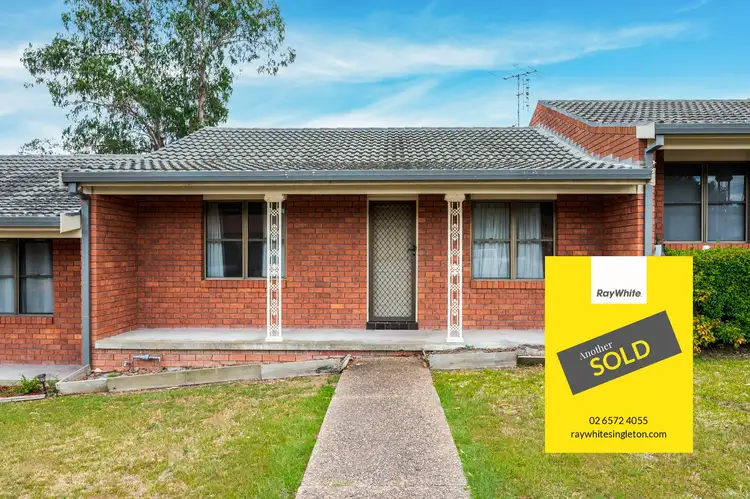 2/6 O'Halloran Avenue, Singleton NSW 2330