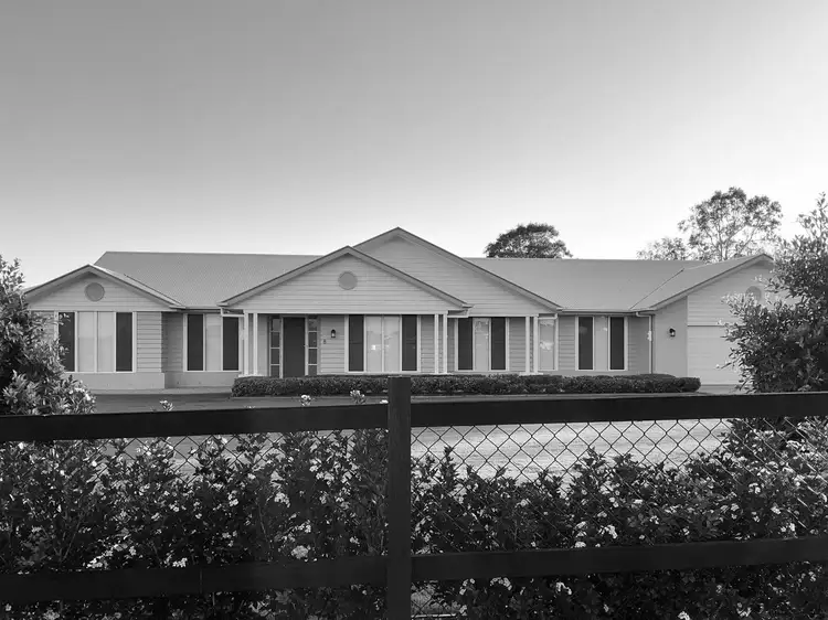 8 Berkley Close, Kensington Grove QLD 4341