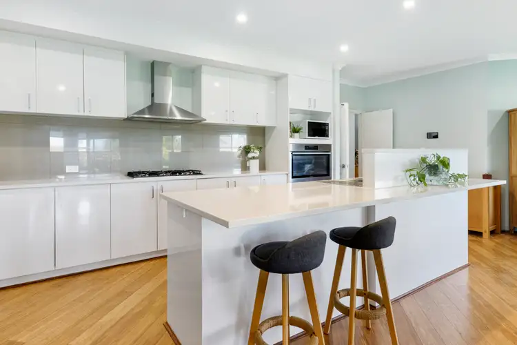 4 Seguret Parkway, Yalyalup WA 6280