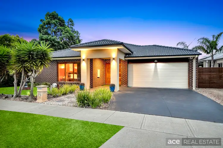 8 Island Way, Point Cook VIC 3030
