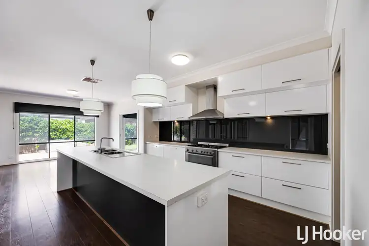 Main view of Homely house listing, 8 Halford Way, Strathtulloh VIC 3338