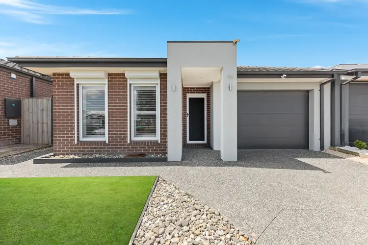 39 Dewhurst Circuit, Cranbourne East VIC 3977