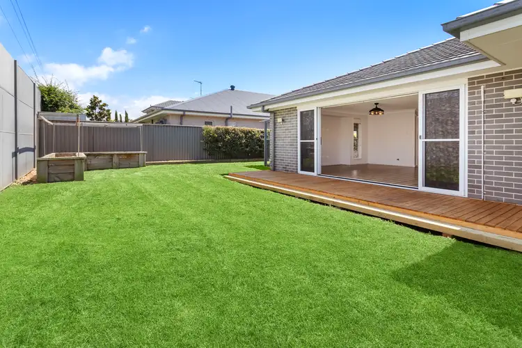 15 Tallawarra Crescent, Haywards Bay NSW 2530