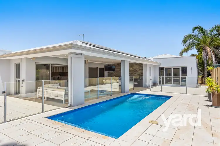 18 Carr Crescent