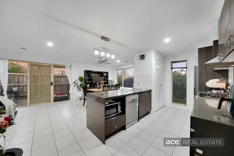 Sixth view of Homely house listing, 2 Lake Park Court, Werribee VIC 3030