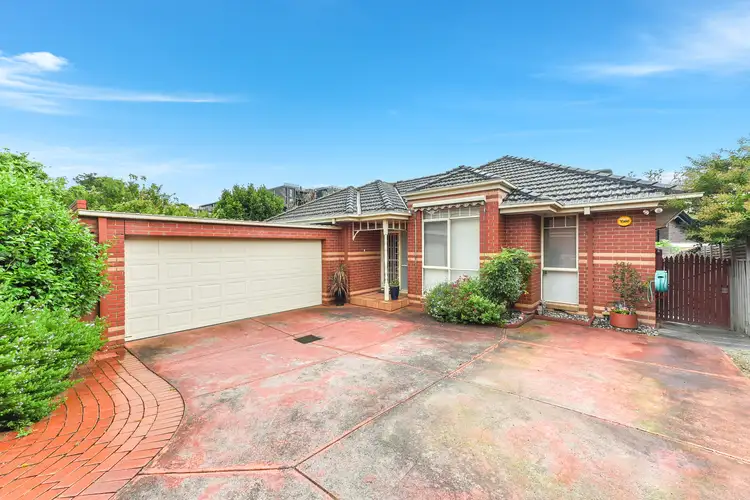 8 Lee Avenue