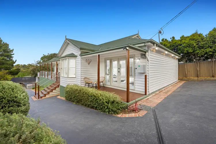 2 Barton Avenue, Ferntree Gully VIC 3156