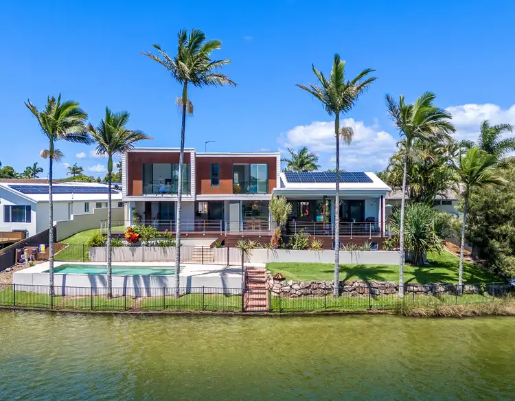 8 Hayman Court, Mermaid Waters QLD 4218