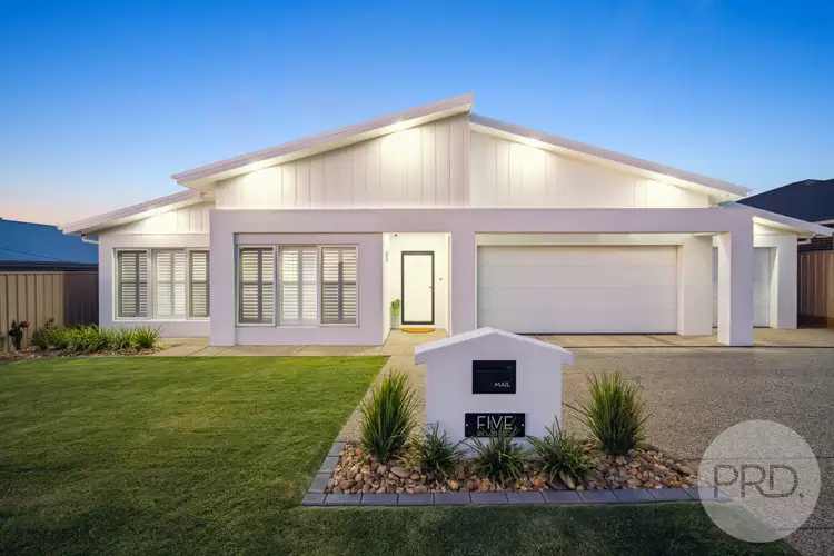 5 Billabong Crescent, Gobbagombalin NSW 2650