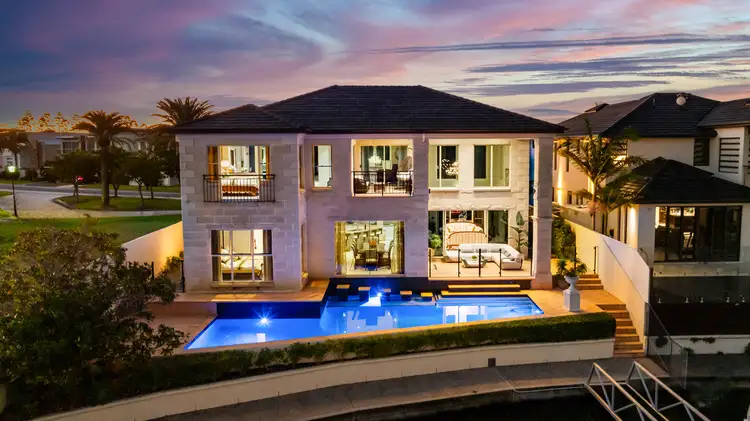 21 Royal Albert Crescent, Sovereign Islands QLD 4216