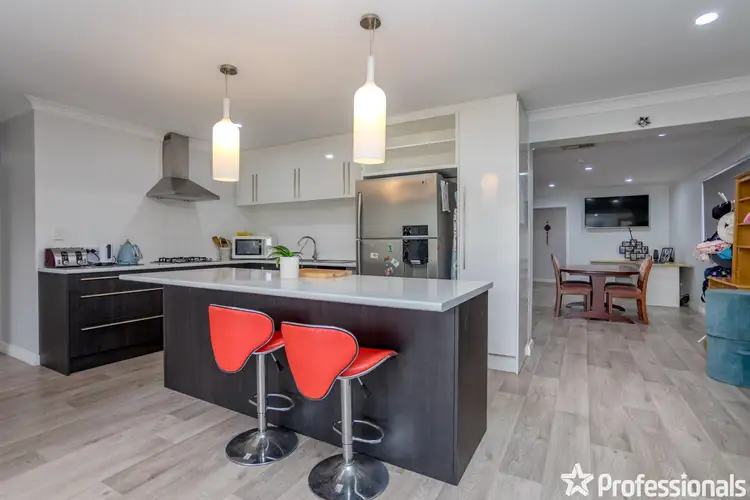 Second view of Homely house listing, 10 Becket Court, Camillo WA 6111
