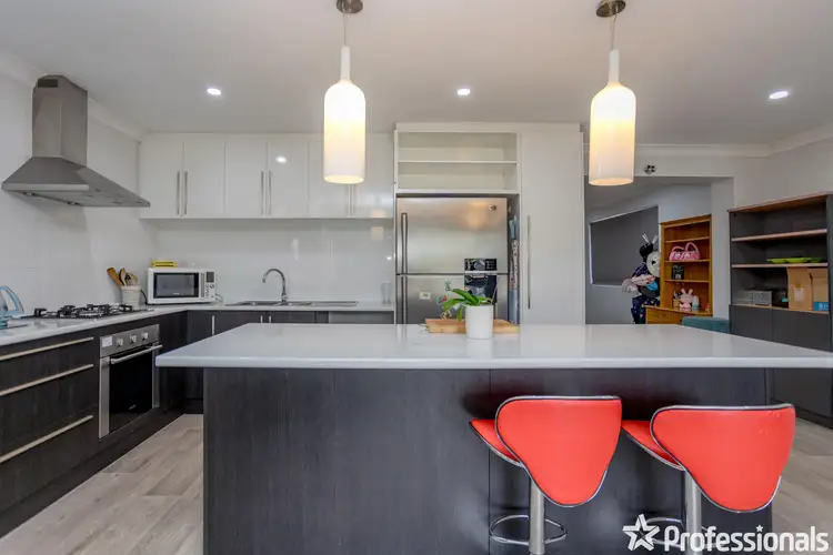 Third view of Homely house listing, 10 Becket Court, Camillo WA 6111