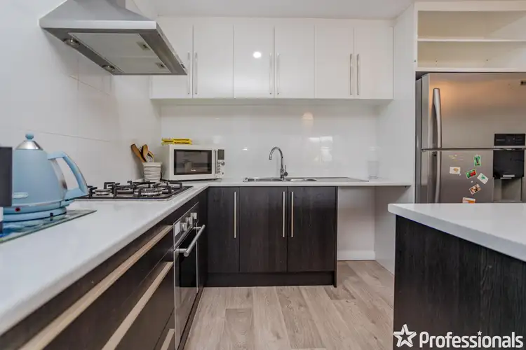 Fourth view of Homely house listing, 10 Becket Court, Camillo WA 6111