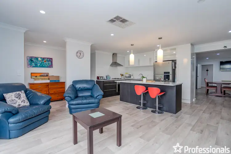 Sixth view of Homely house listing, 10 Becket Court, Camillo WA 6111
