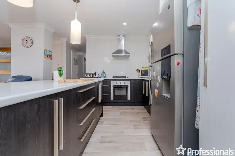 Seventh view of Homely house listing, 10 Becket Court, Camillo WA 6111