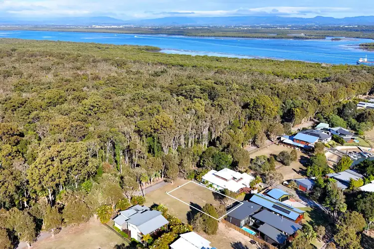 50 Doeblien Drive, South Stradbroke QLD 4216