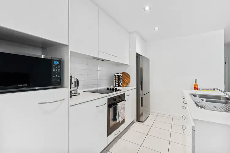 Fourth view of Homely unit listing, 31/2 Gaven Crescent, Mermaid Beach QLD 4218