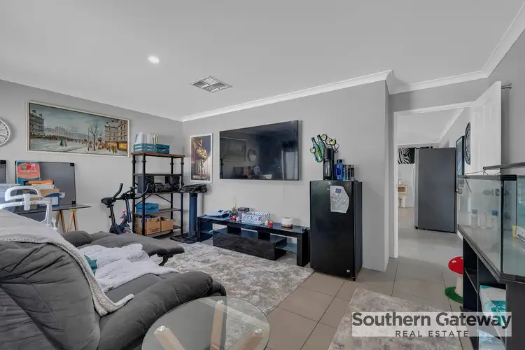 Fifth view of Homely house listing, 220 Runnymede Gate, Leda WA 6170