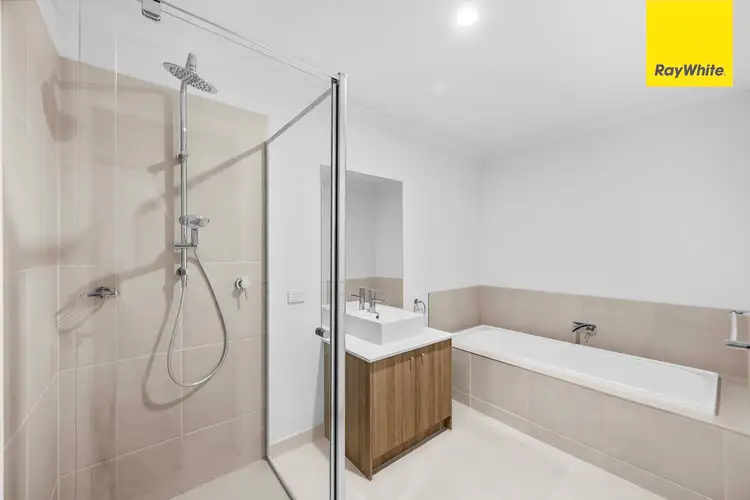 Fourth view of Homely townhouse listing, 5 Lodge Walk, Strathtulloh VIC 3338