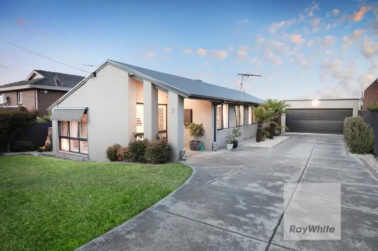 3 Reeves Close, Gladstone Park VIC 3043