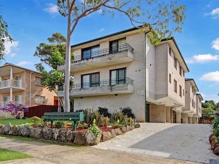 8/25 Myers Street, Roselands NSW 2196