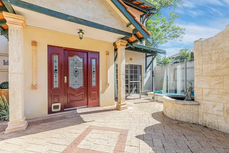 35b Renwick Street