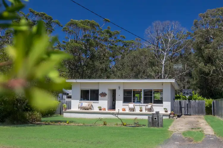 16 Rosemary Ave, Bawley Point NSW 2539