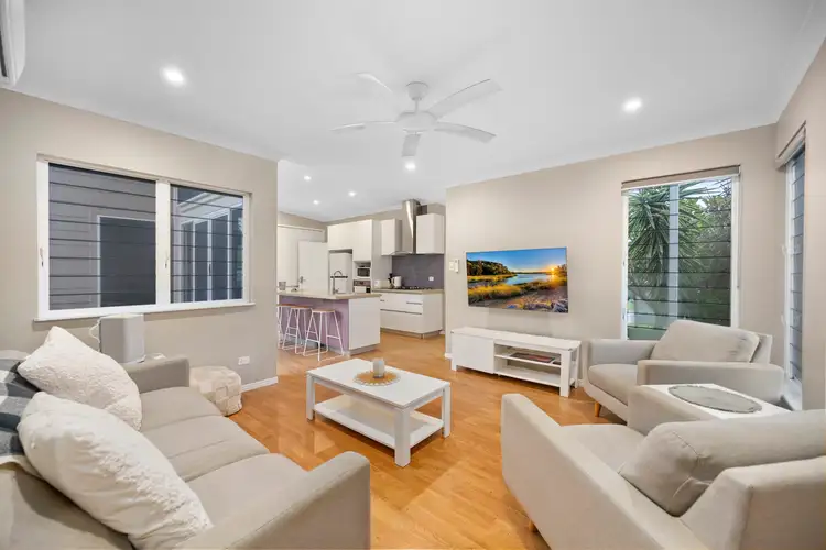 4 Holyoak Avenue, Oonoonba QLD 4811