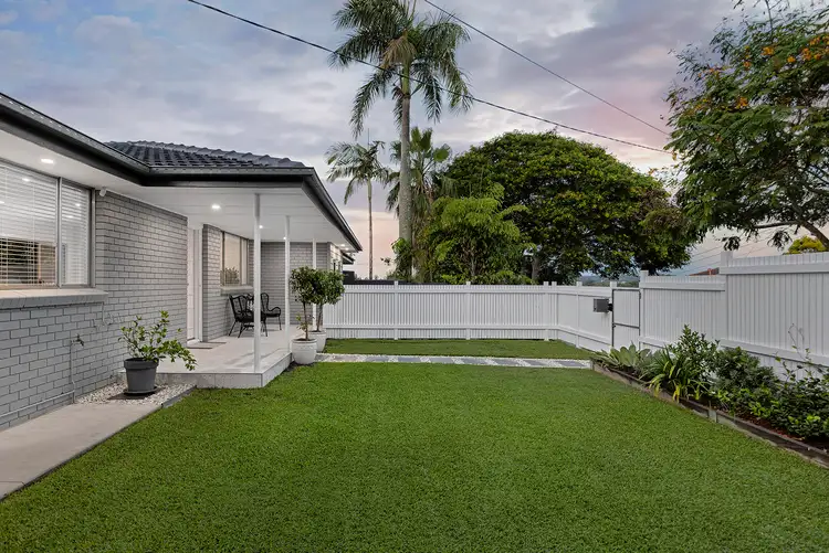 Second view of Homely house listing, 40 Cresthaven Drive, Mansfield QLD 4122