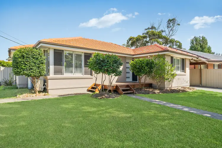 2 Jenolan Close