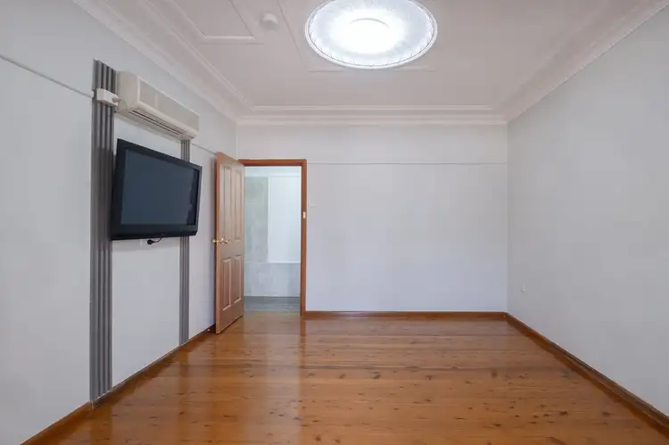 74B RUPERTSWOOD ROAD