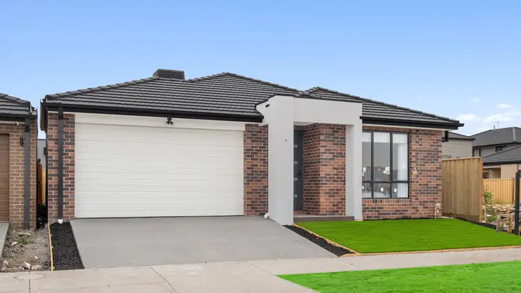 8 Mealie Avenue, Mickleham VIC 3064