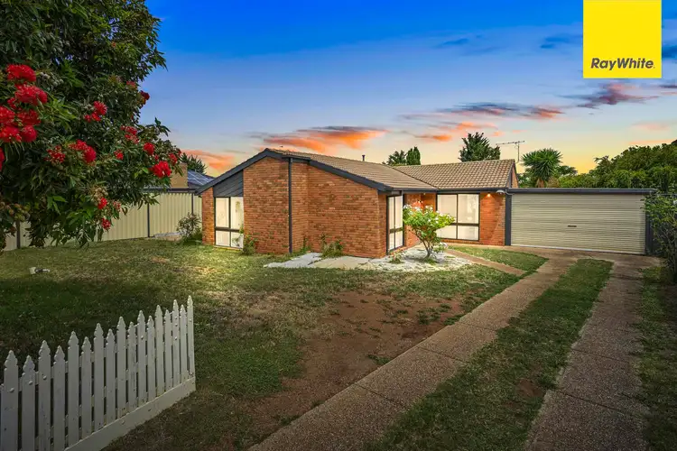 15 Evelyn Close, Melton West VIC 3337