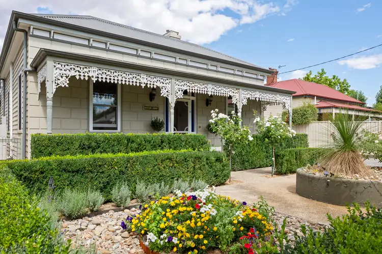 12 The Parade, Mansfield VIC 3722