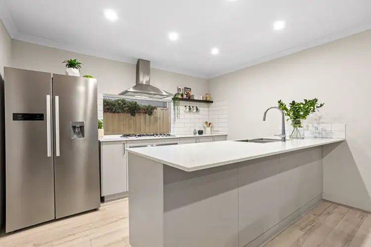 Sixth view of Homely house listing, 32 Ingrilli Court, Lake Coogee WA 6166