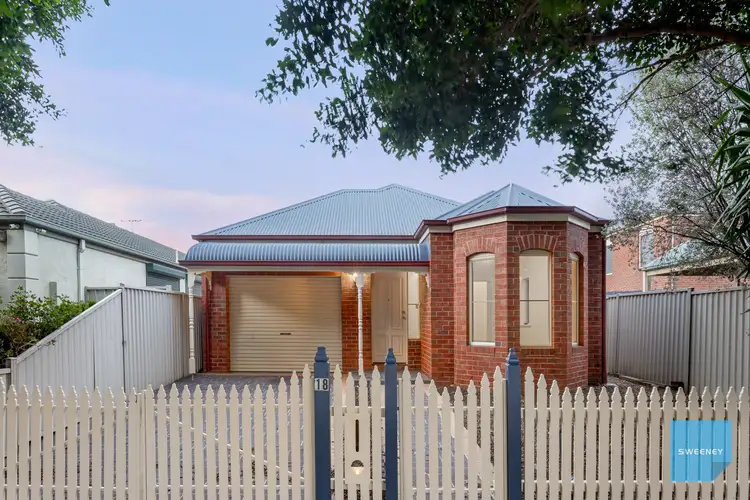 18 Moreton Close, Caroline Springs VIC 3023