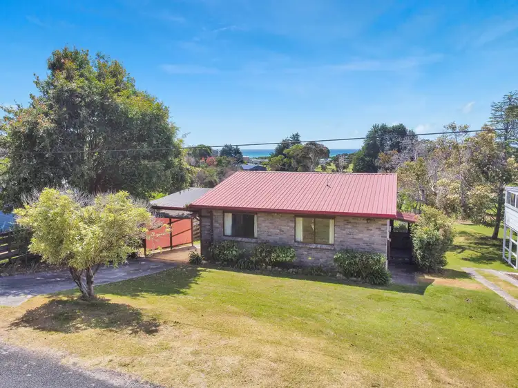 27 Beach Crescent